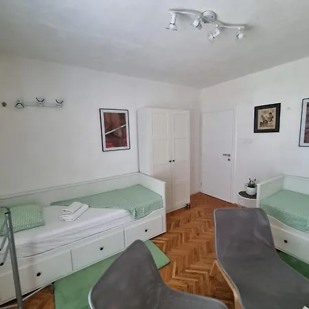 Mastrinka By The Sea -10m Apartament *